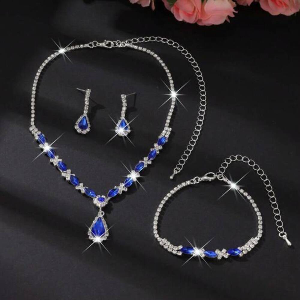 A Set Of Light And High-End Shiny Three-Piece Jewelry (Necklace + Earring